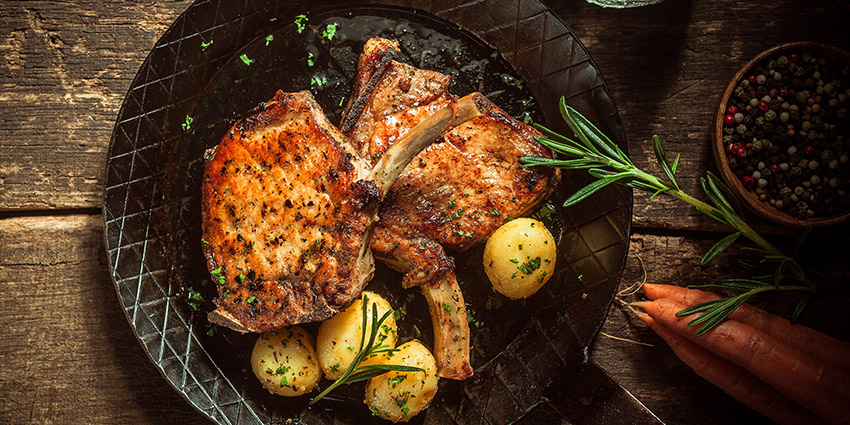 Les côtes et côtes échines de porc fermier de Vendée élevé en plein air